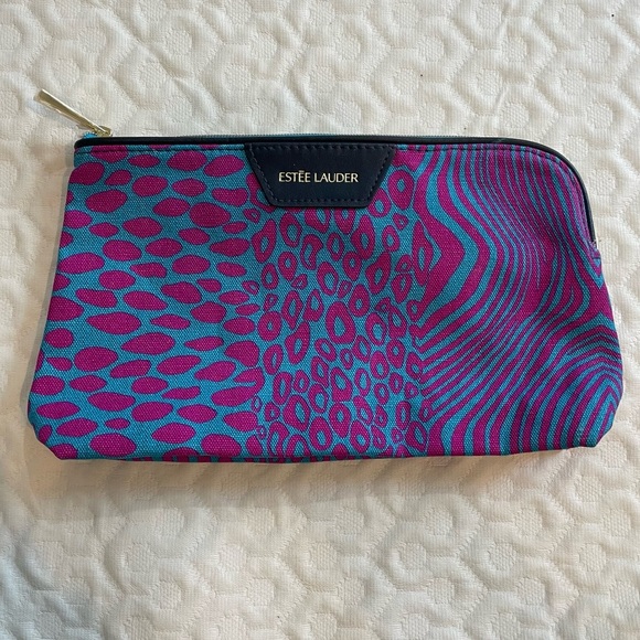 ESTÉE LAUDER Makeup Bag Purple and Blue Animal Print Cosmetic Bag Zip Up NWOT - Picture 1 of 7